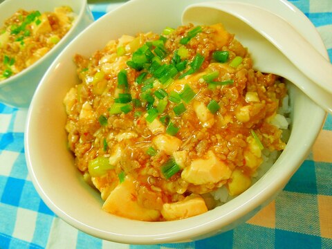 材料４つでお手軽☆ピリ辛マーボー丼